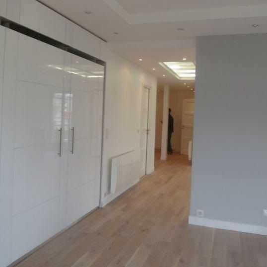 confiez votre rénovation intérieure à bois-colombes à des experts qualifiés. modernisez votre espace avec des prestations sur-mesure en menuiserie, peinture, revêtements et agencement. devis gratuit.