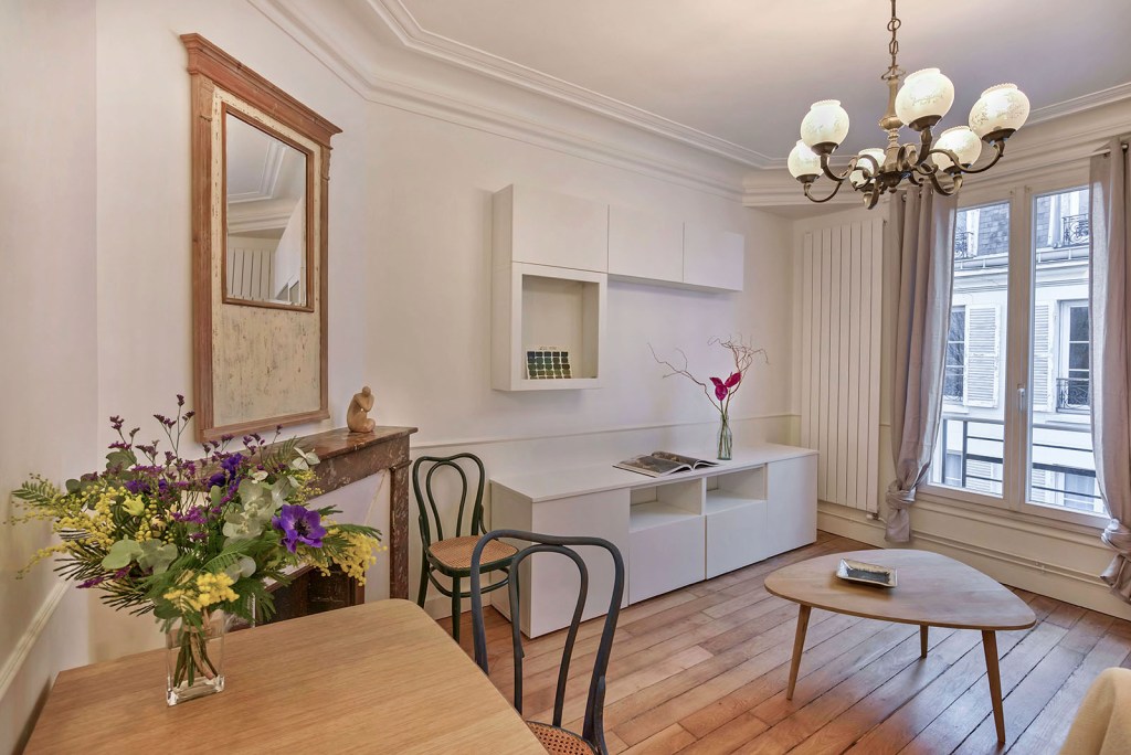vous souhaitez rénover l’intérieur de votre maison en bois à colombes ? découvrez nos conseils et solutions sur mesure pour redonner vie à vos espaces, du parquet aux boiseries, avec des finitions de qualité professionnelle.